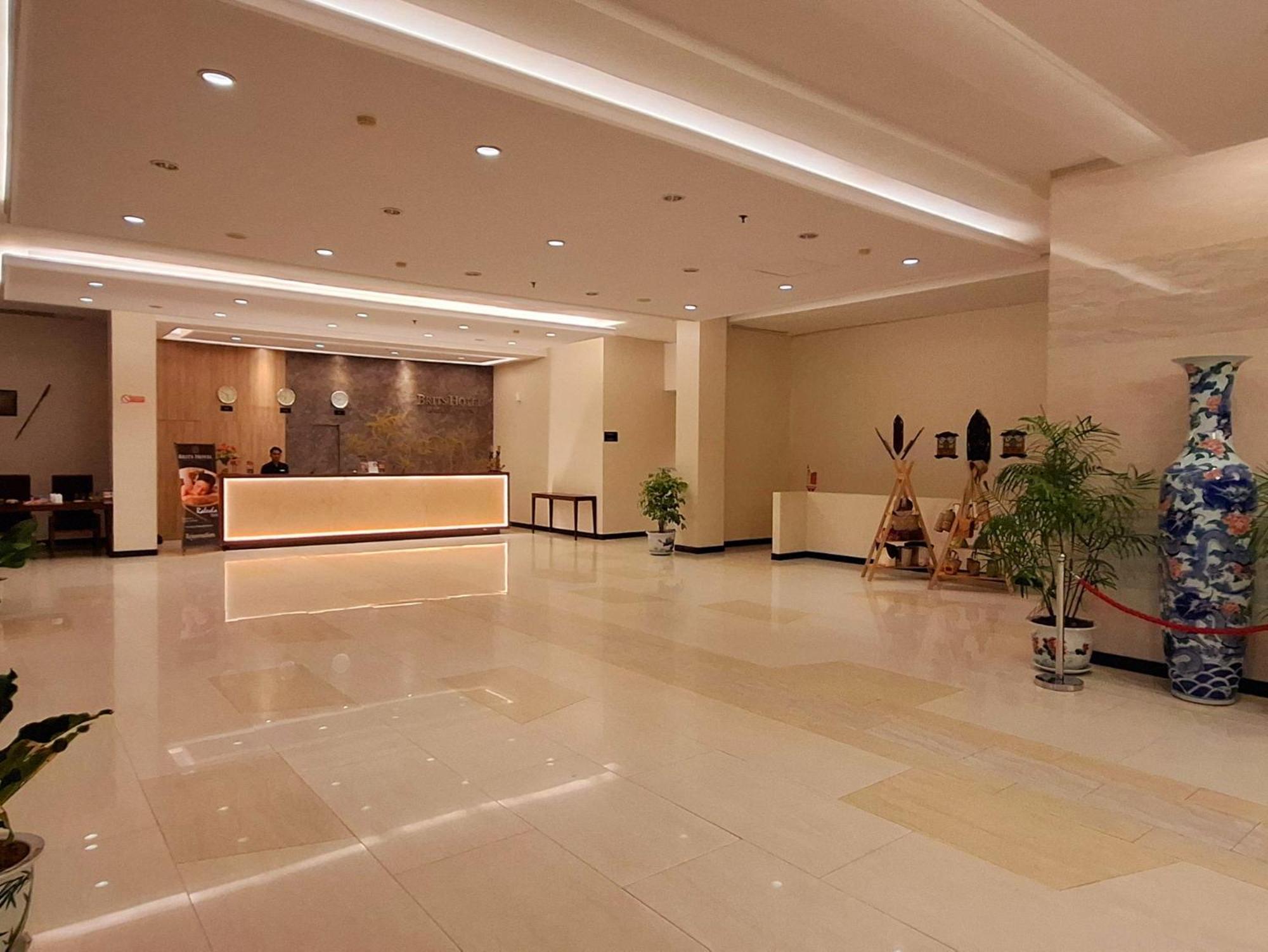 Brits Hotel Пангкалан Бун Экстерьер фото